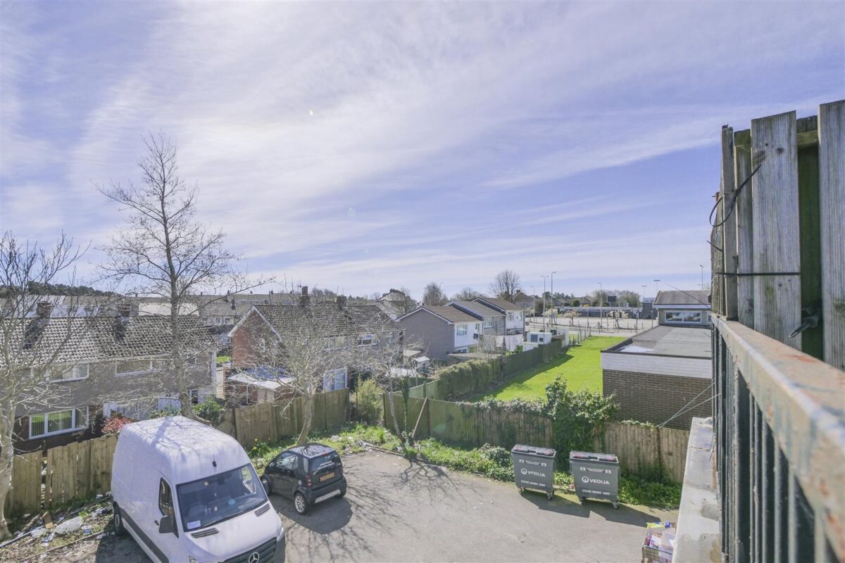 Winston Road, Barry