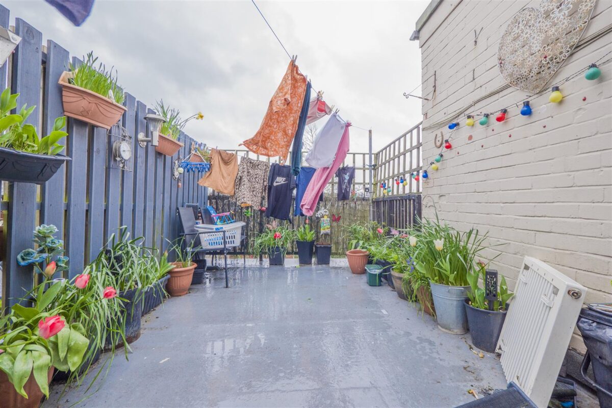 Winston Road, Barry