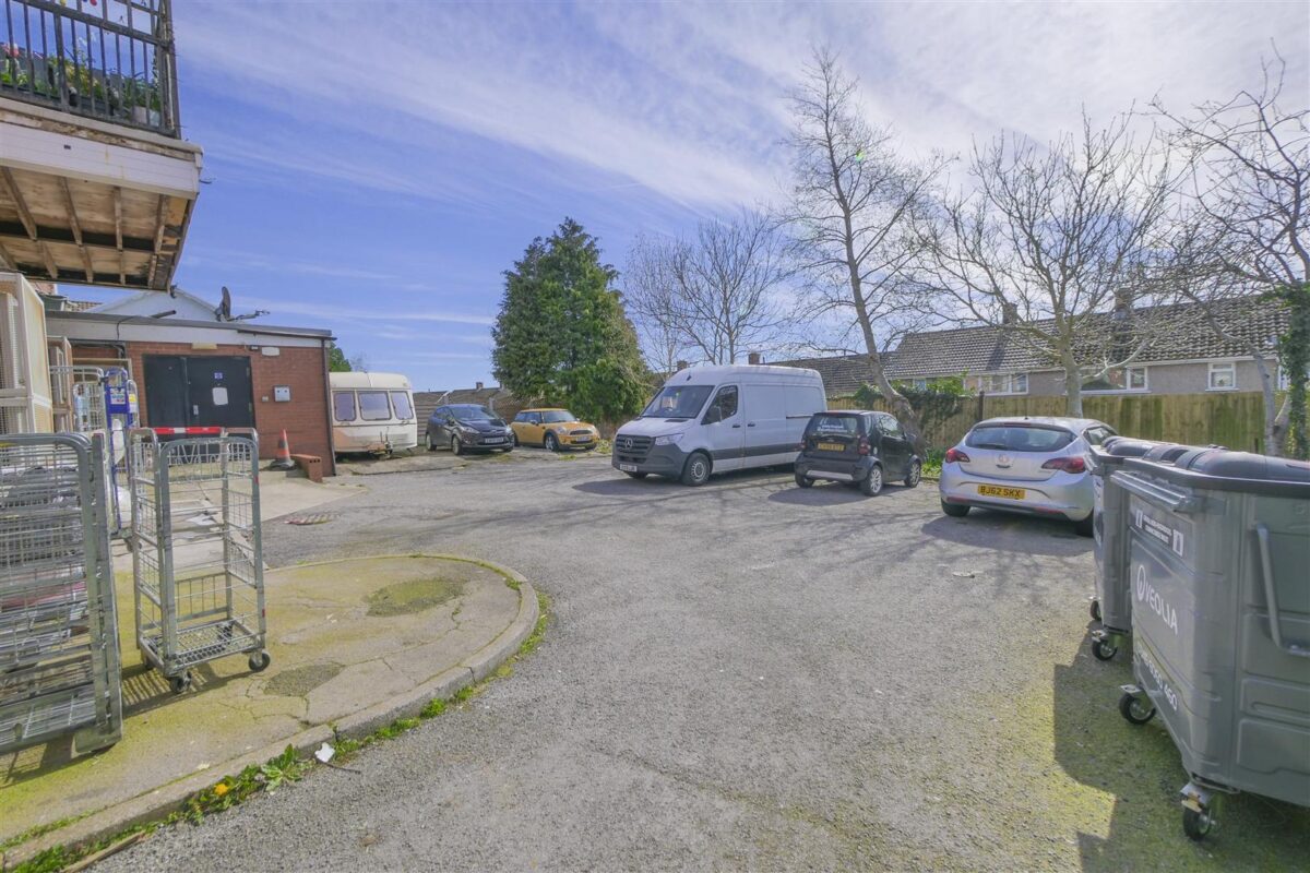 Winston Road, Barry
