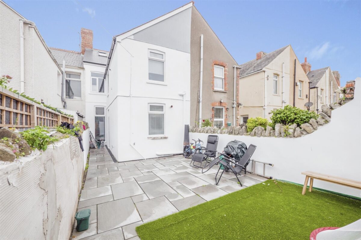 Castleland Street, Barry