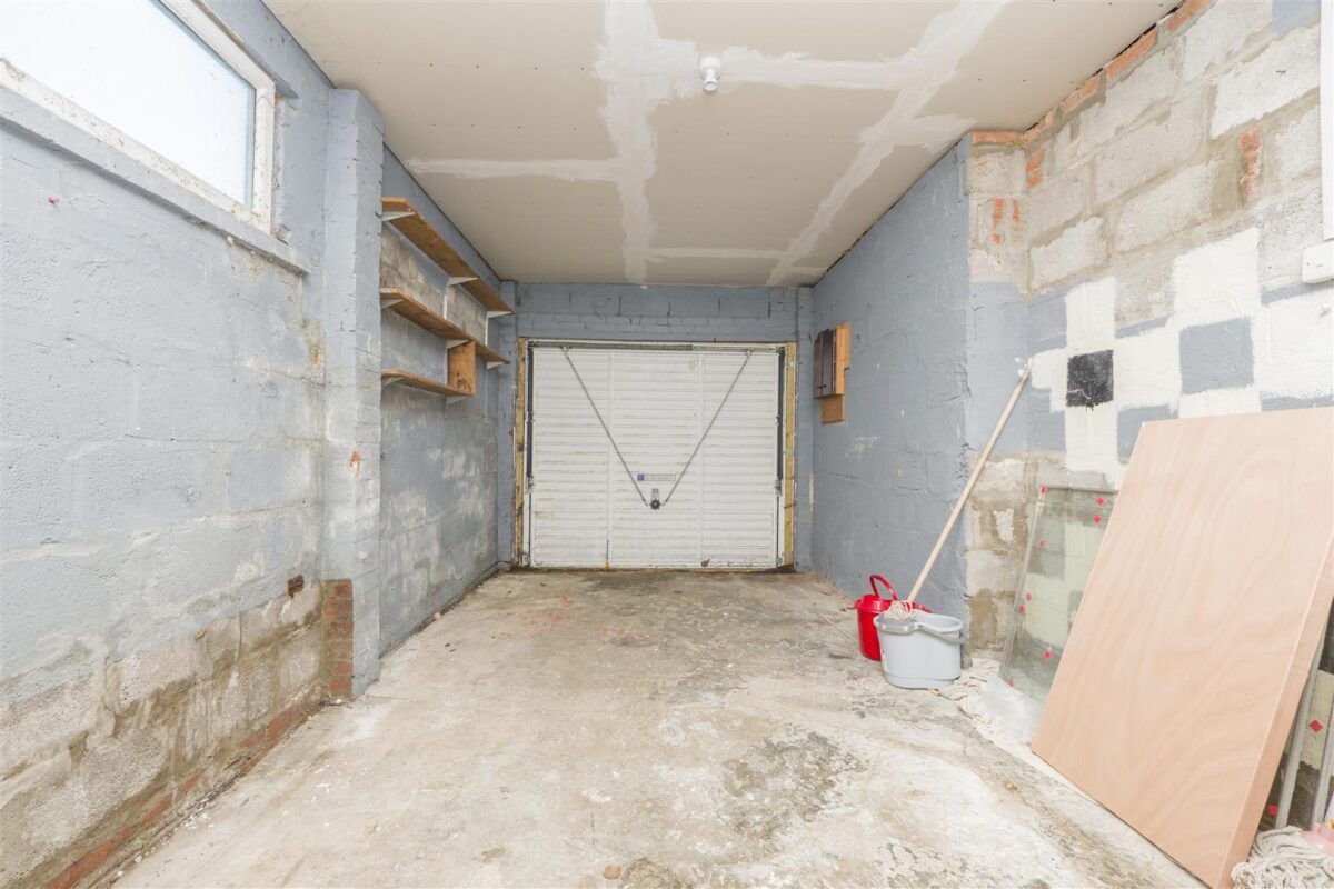 Colcot Road, Barry