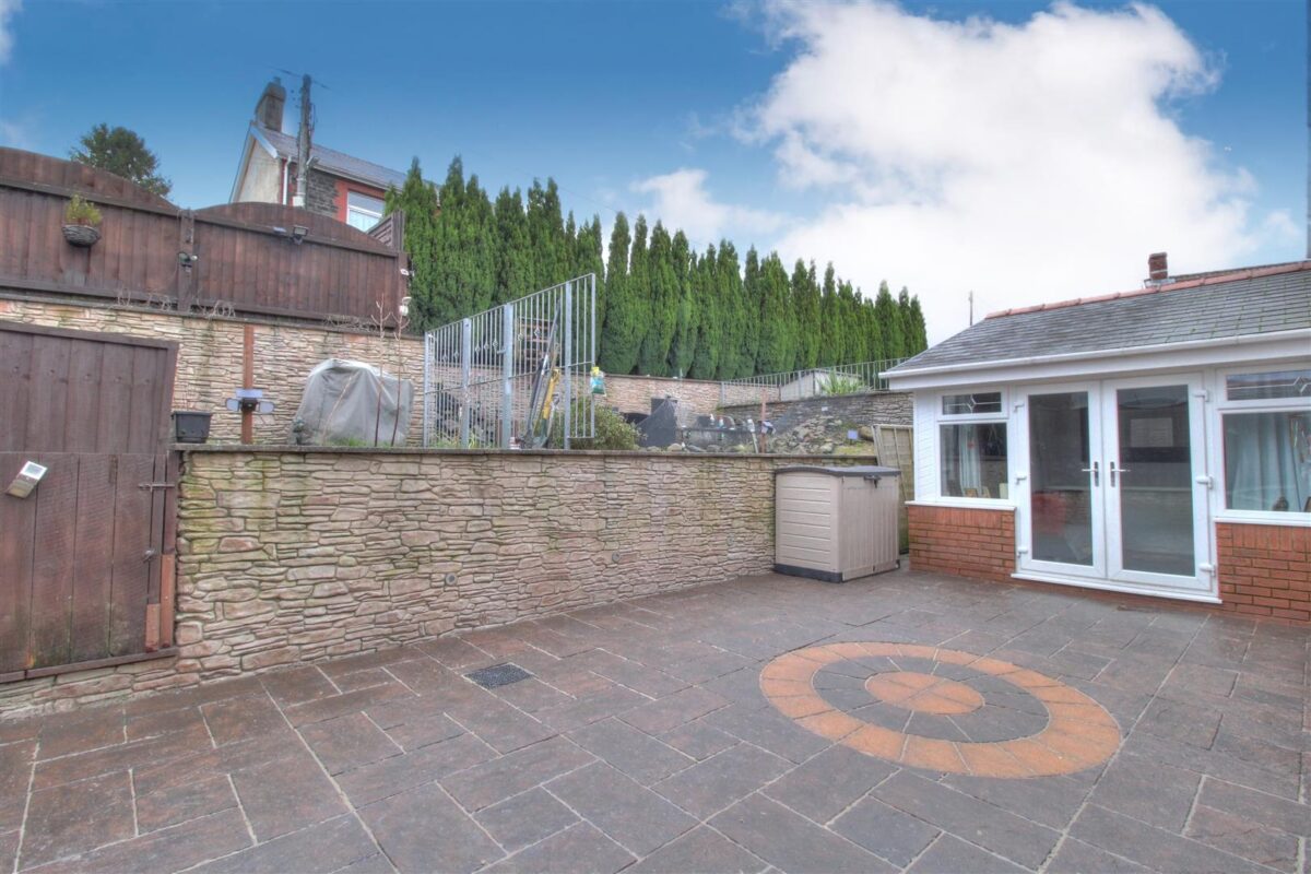 Glanaman Road, Cwmaman, Aberdare, CF44