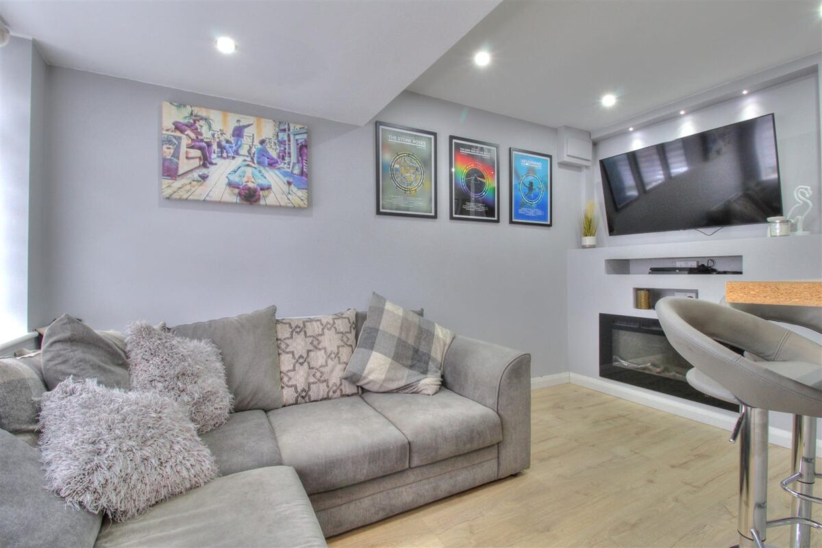 Cardigan Crescent, Boverton, Llantwit Major