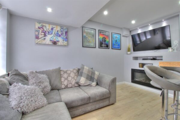 Cardigan Crescent, Boverton, Llantwit Major