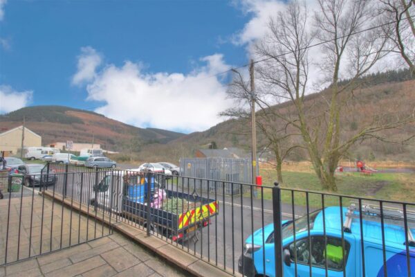 Glanaman Road, Cwmaman, Aberdare, CF44