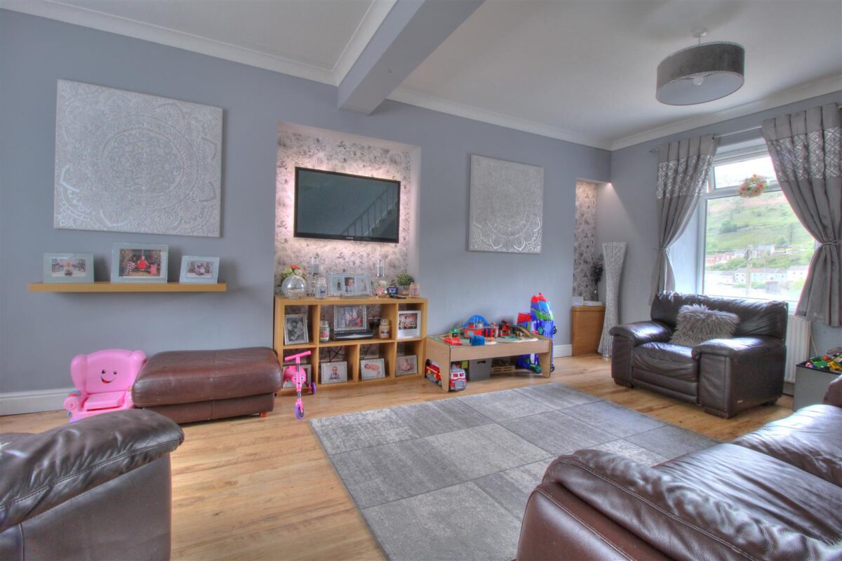 Hill View, Pontycymer, Bridgend