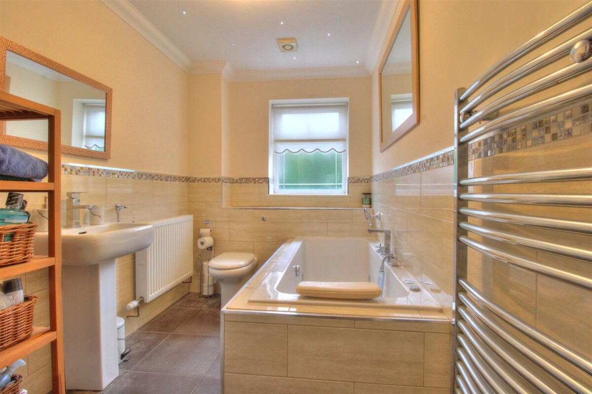 Glanaman Road, Cwmaman, Aberdare, CF44