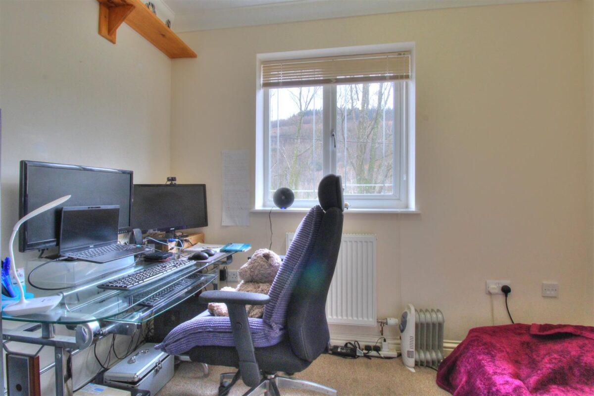 Glanaman Road, Cwmaman, Aberdare, CF44