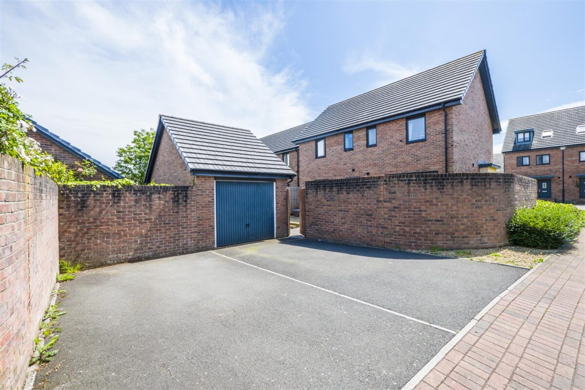 Baruc Way, Barry