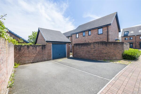 Baruc Way, Barry
