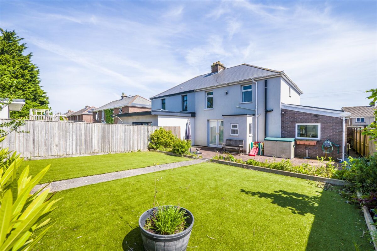 Winston Road, Barry