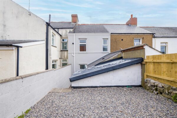 Lee Road, Barry
