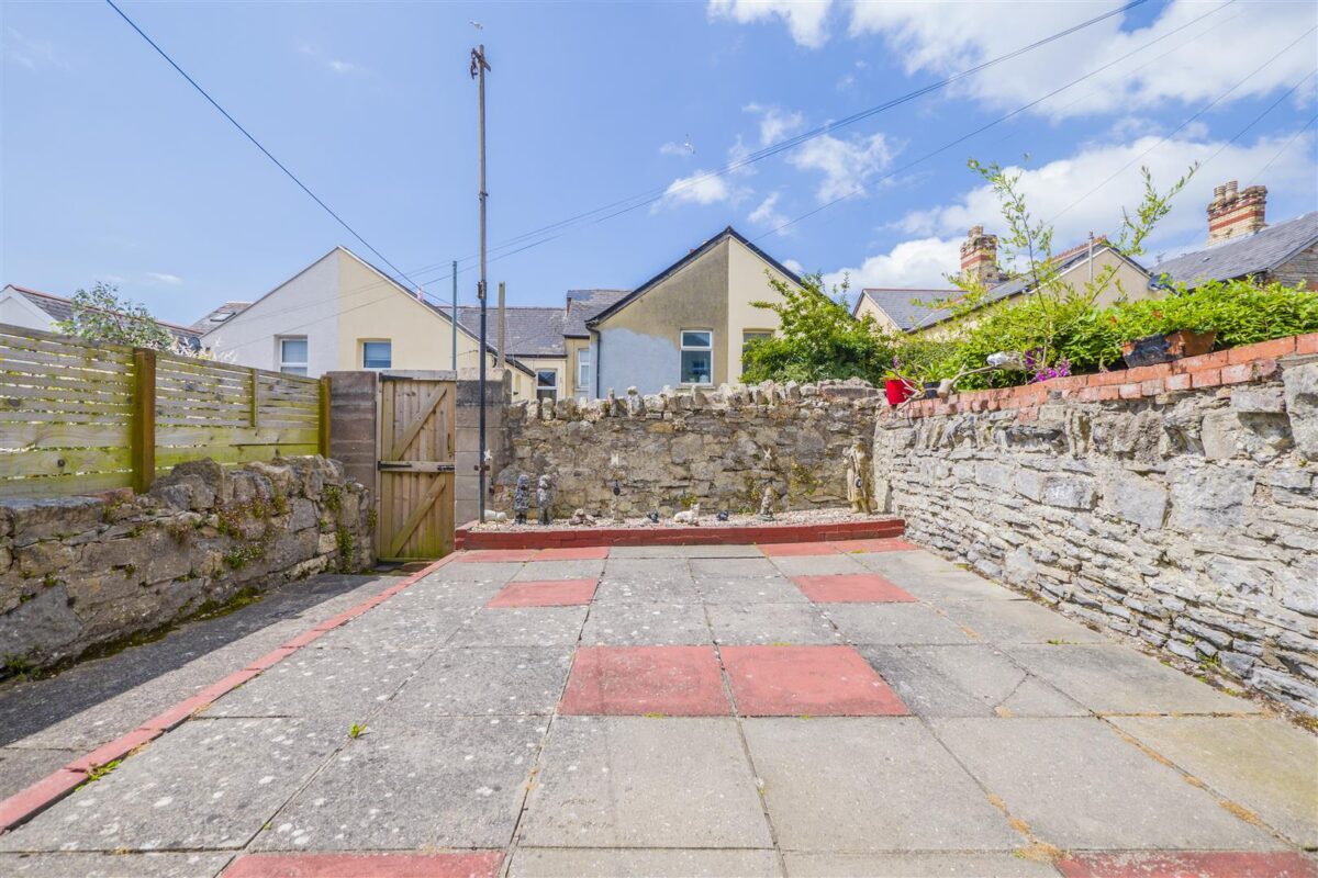 Castleland Street, Barry