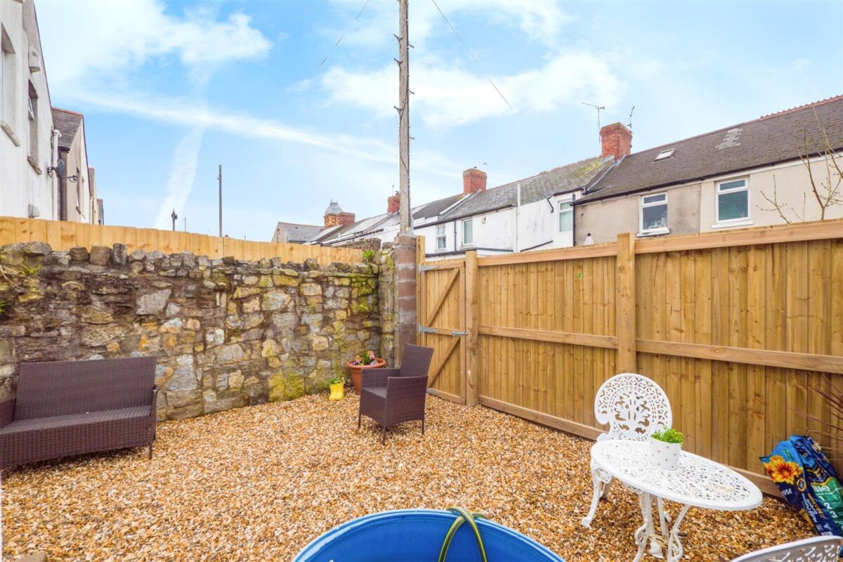 Evelyn Street, Barry