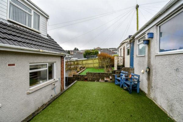 Collard Crescent, Barry