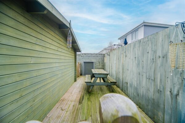 Meggitt Road, Barry