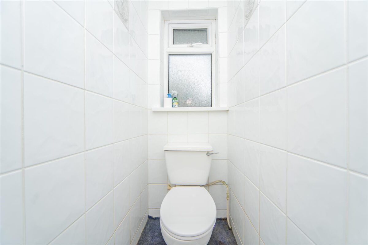 Slade Road, Barry