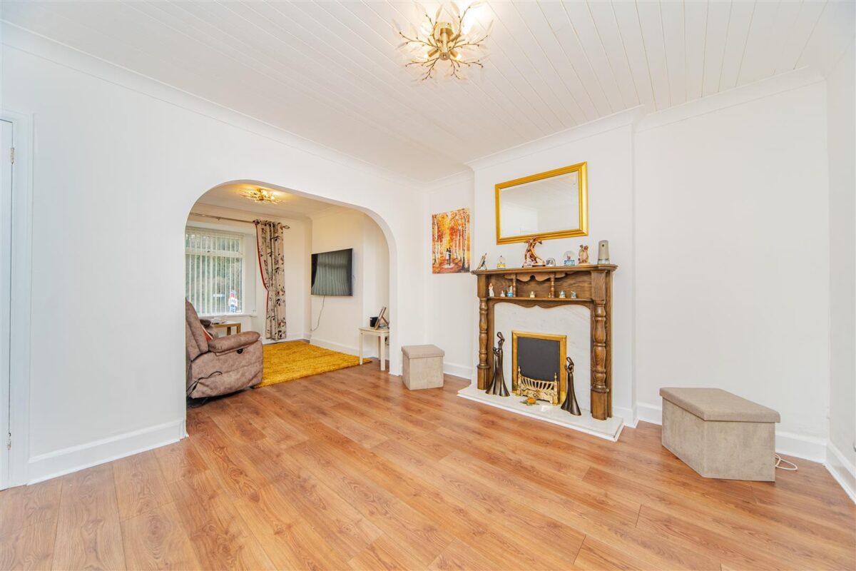 Coldbrook Road East, Barry