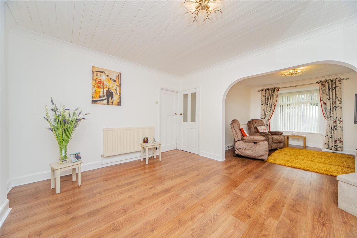 Coldbrook Road East, Barry
