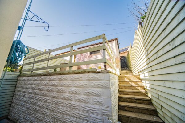 Gladstone Road, Barry