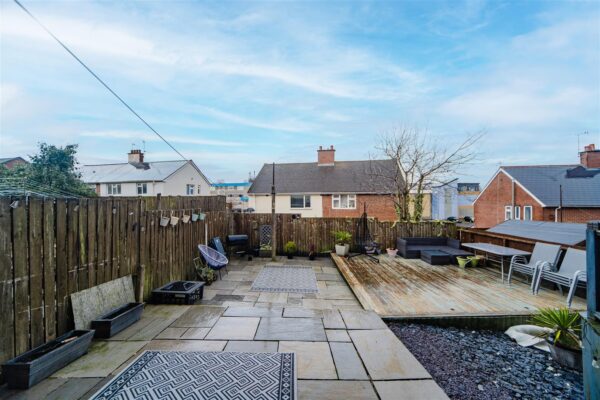 Aneurin Road, Barry