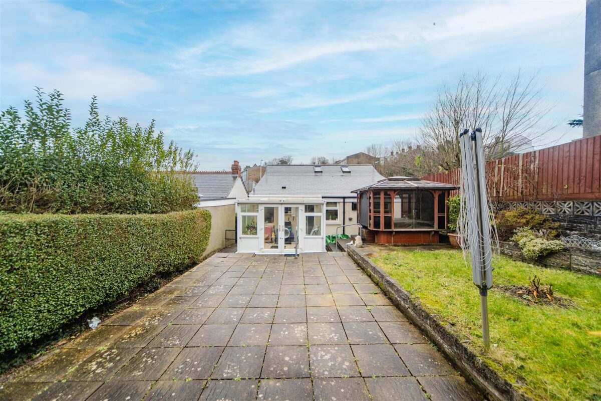 Coldbrook Road East, Barry