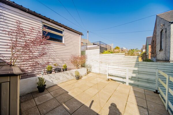 Gladstone Road, Barry