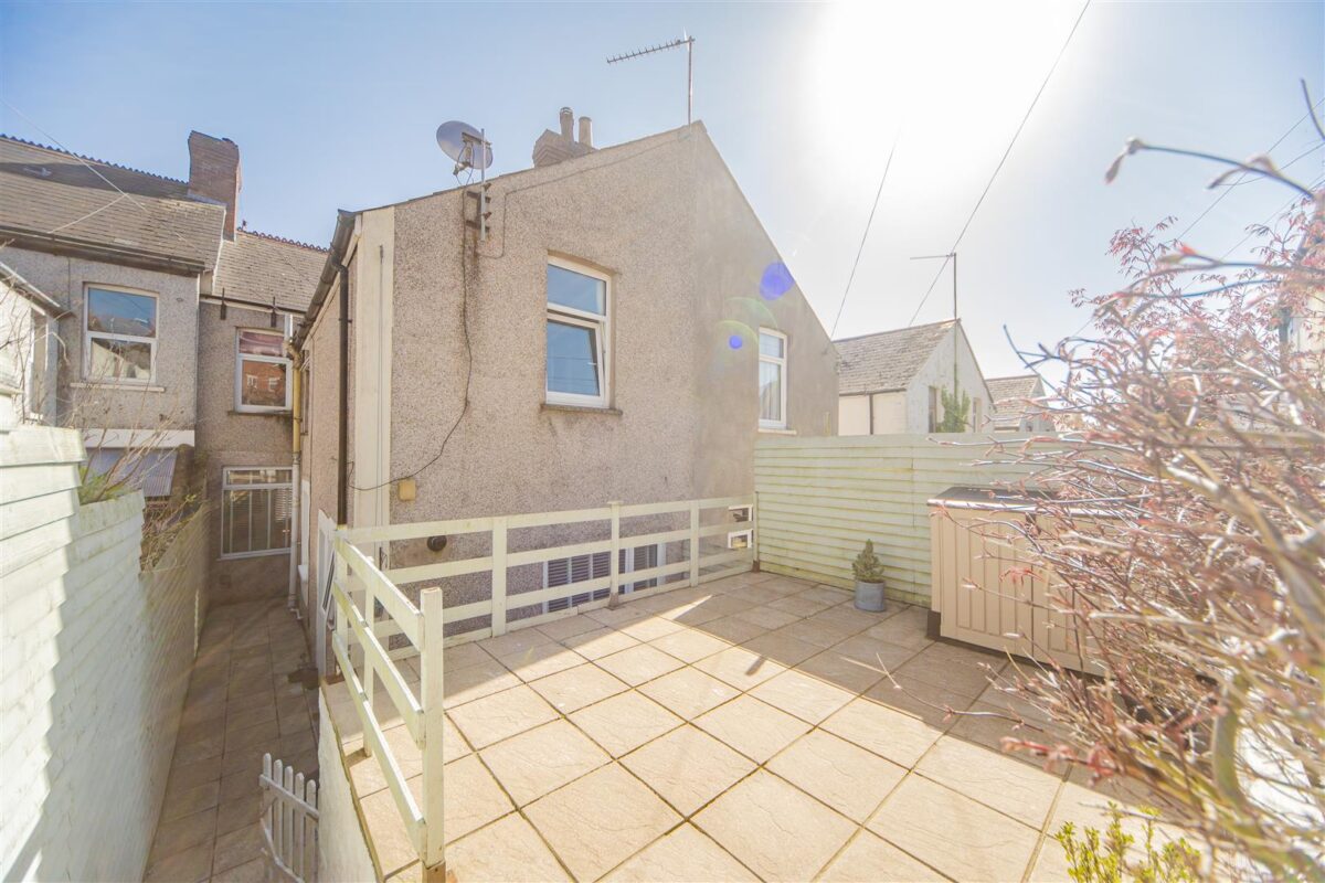 Gladstone Road, Barry