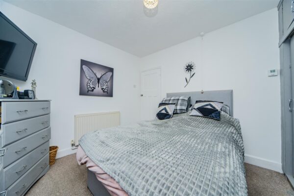 Coldbrook Road East, Barry