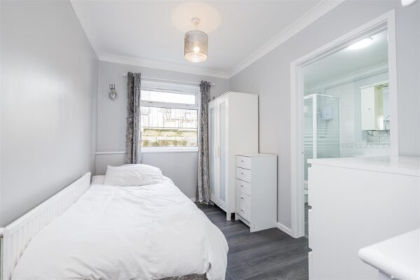 Whitewell Road, Barry