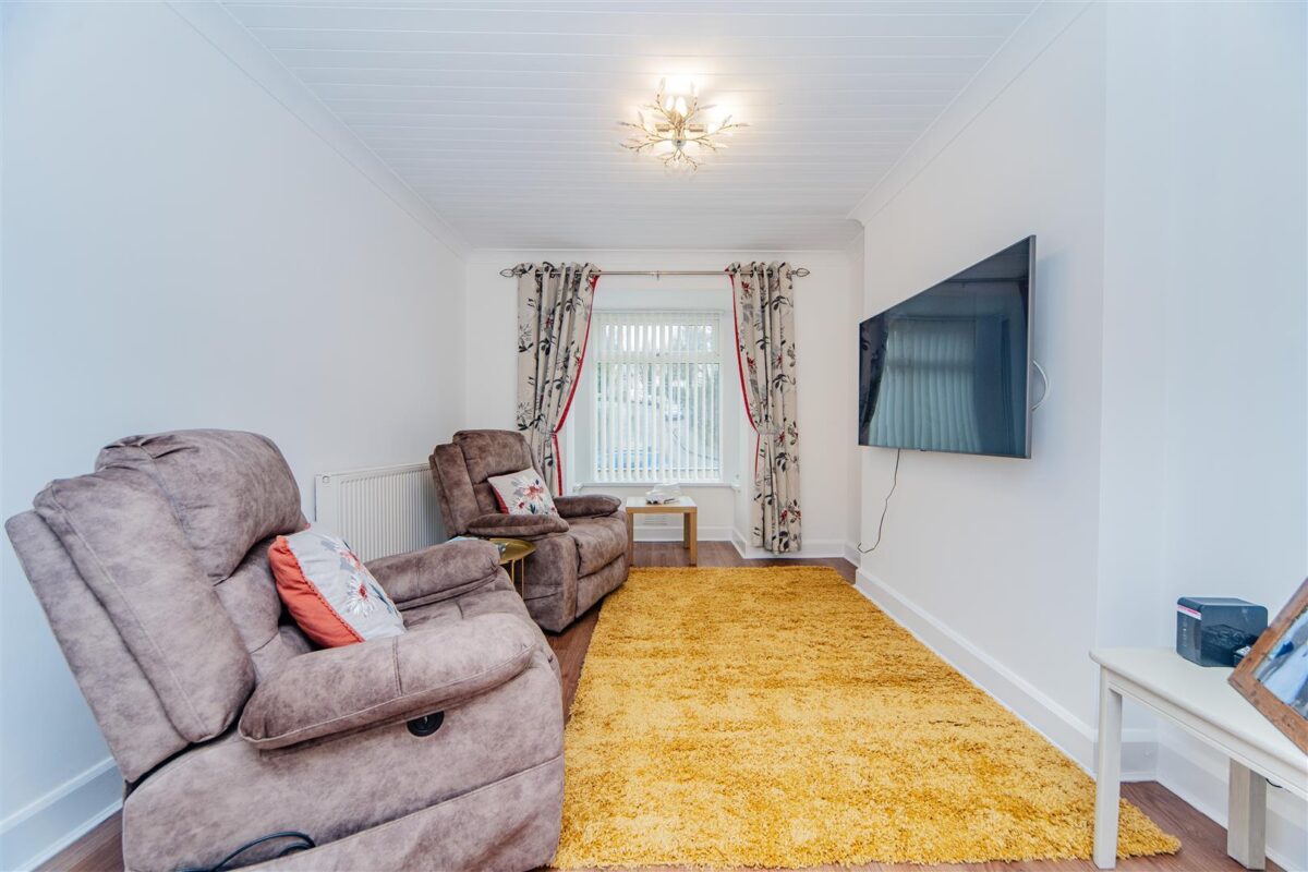 Coldbrook Road East, Barry
