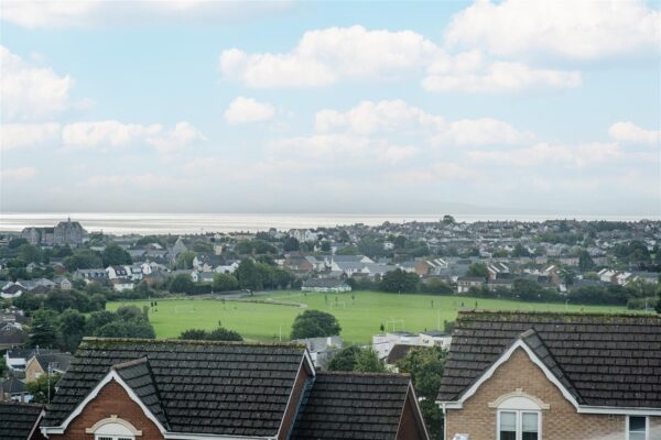 Heol Fioled, Barry