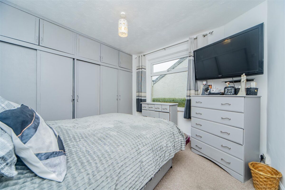 Coldbrook Road East, Barry