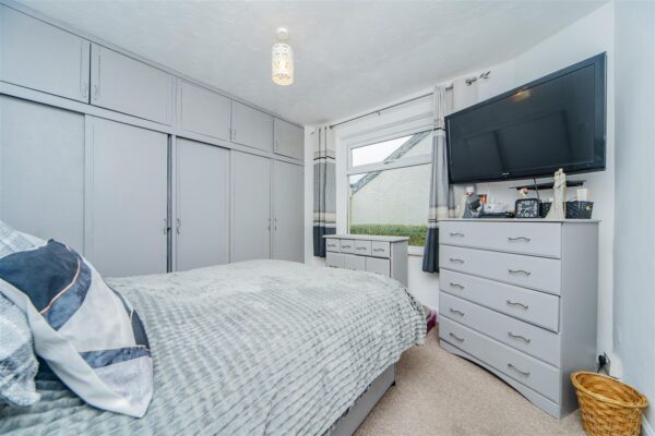 Coldbrook Road East, Barry
