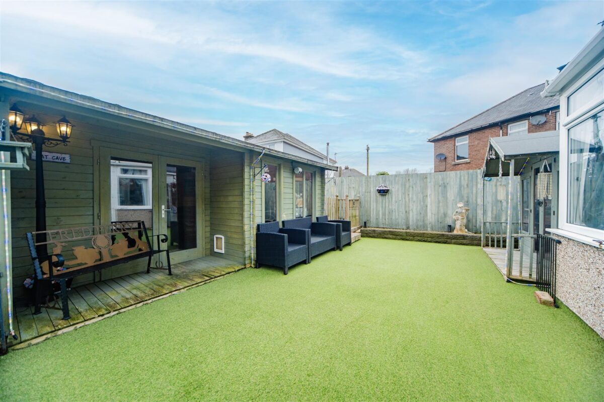 Meggitt Road, Barry