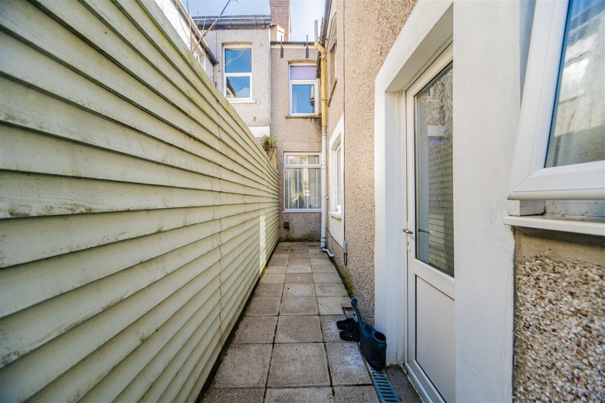 Gladstone Road, Barry