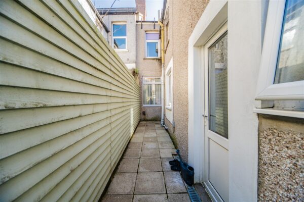 Gladstone Road, Barry