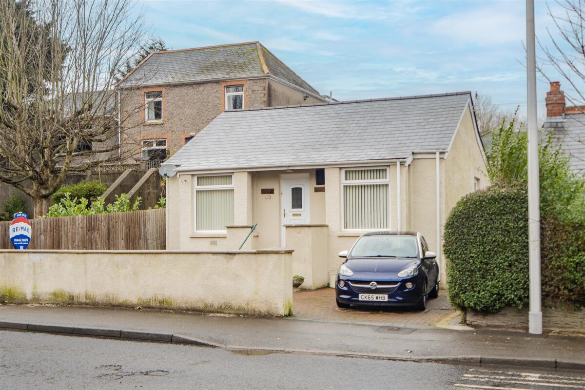 Coldbrook Road East, Barry