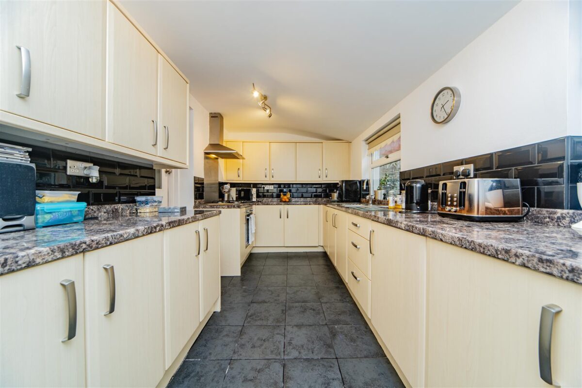 Coldbrook Road East, Barry