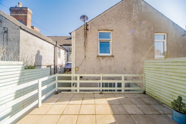 Gladstone Road, Barry