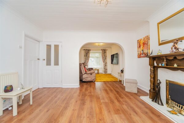 Coldbrook Road East, Barry