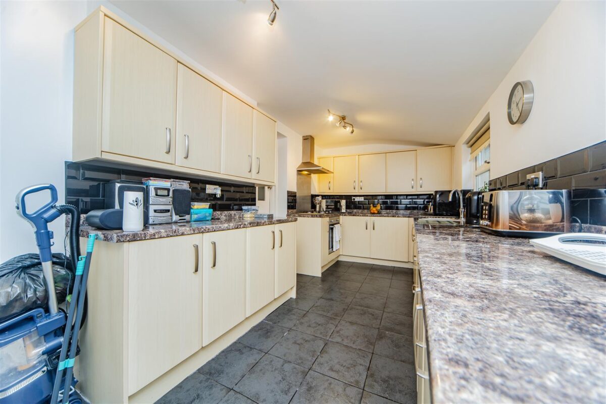 Coldbrook Road East, Barry