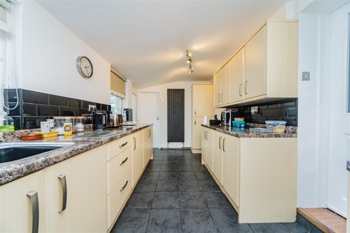 Coldbrook Road East, Barry