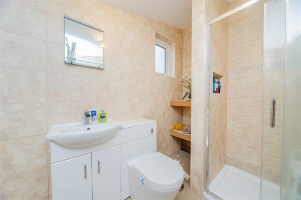 Coldbrook Road East, Barry
