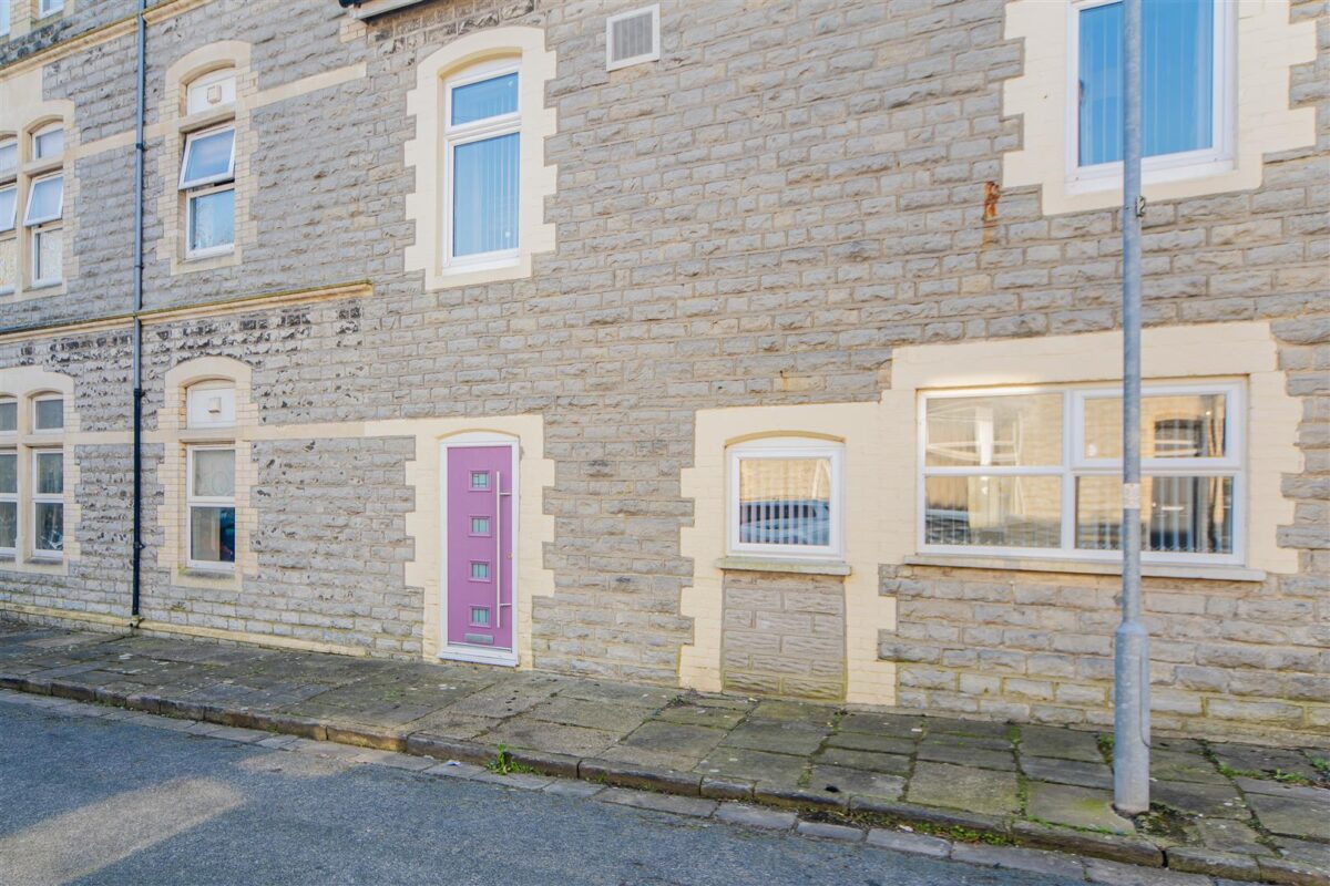 Hunter Street, Barry