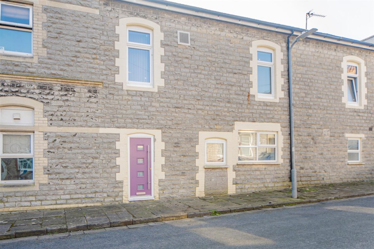 Hunter Street, Barry