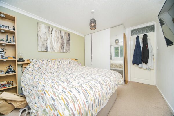 Columbus Close, Barry