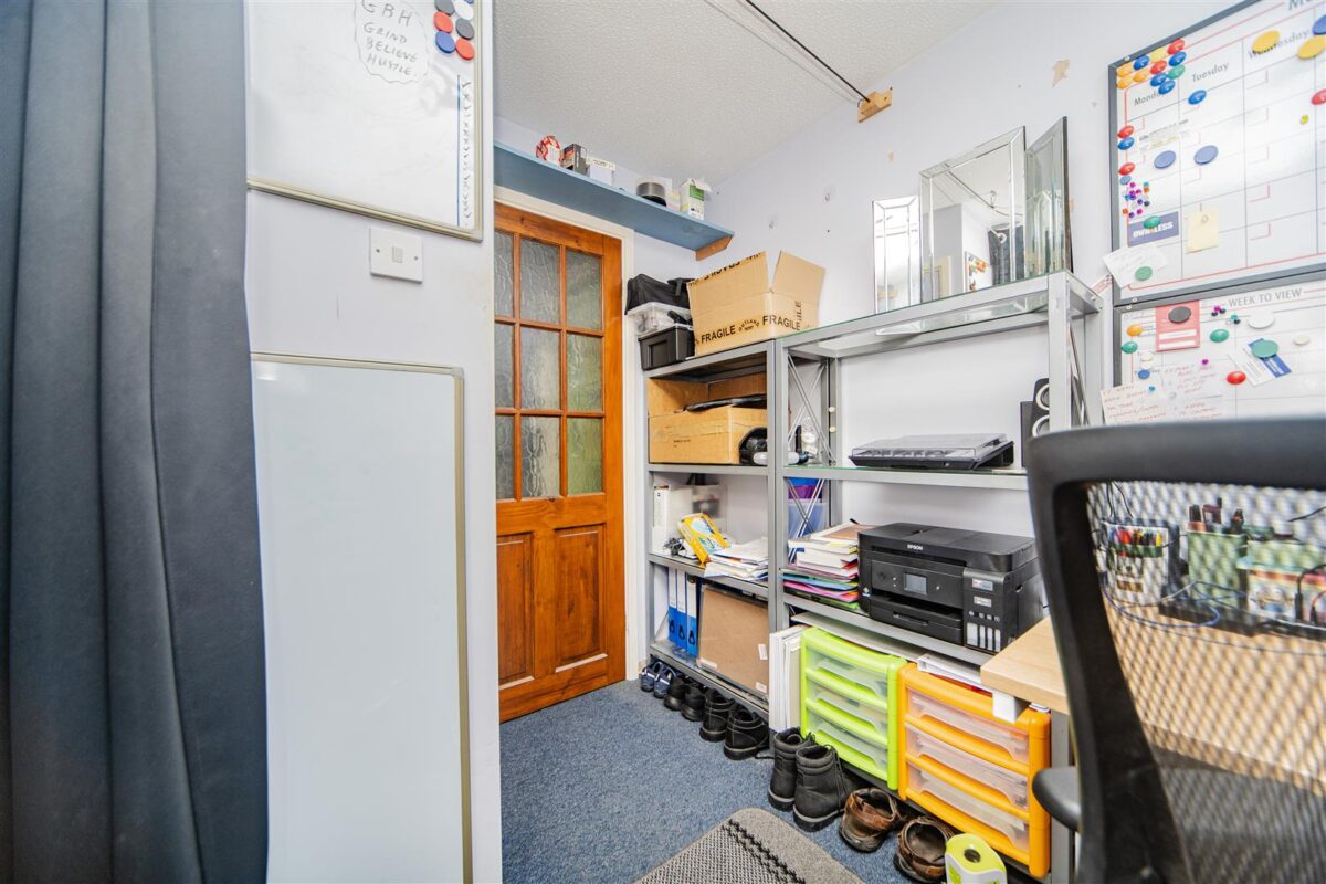 Blyth Close, Barry