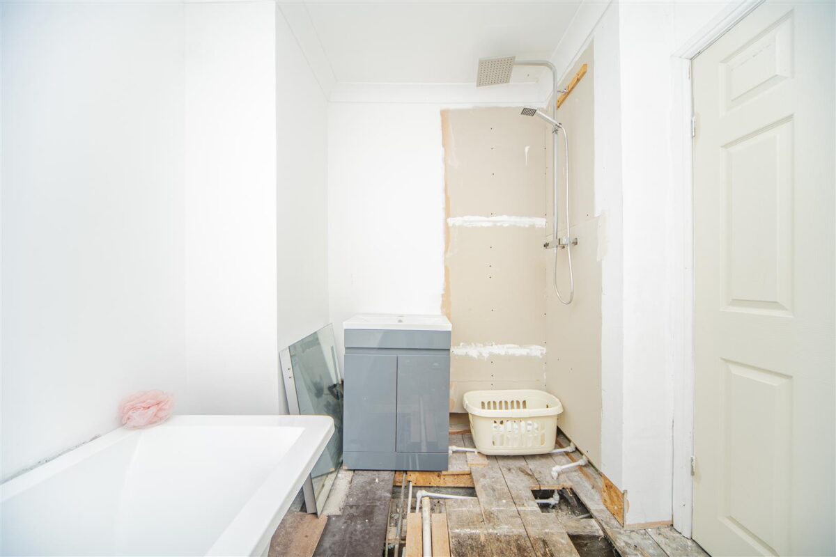 5 Claude Road, Barry CF62 7JE