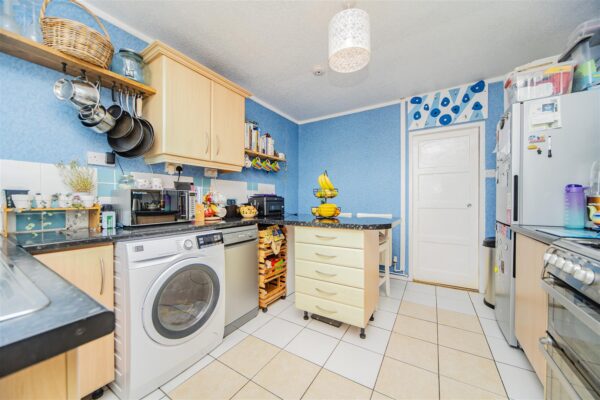 Tordoff Way, Barry